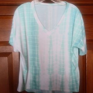 V neck SS tie dye look tee size L